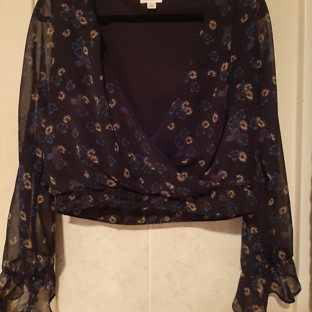 Floral sheer sleeved crossover top!!!